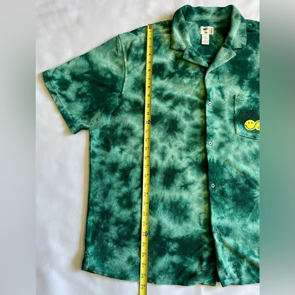 Smiley x H&M Men’s Button Up Shirt Green Tie Dye Size XL. - Picture 4 of 6